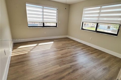 Снять в аренду квартиру в Хайалиа, Флорида 2 спальни, 77.29м2, № 1941296 - фото 6