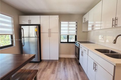 Снять в аренду квартиру в Хайалиа, Флорида 2 спальни, 77.29м2, № 1941296 - фото 12