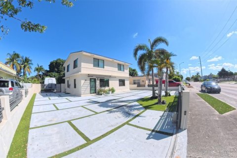 Снять в аренду квартиру в Хайалиа, Флорида 2 спальни, 77.29м2, № 1941296 - фото 1