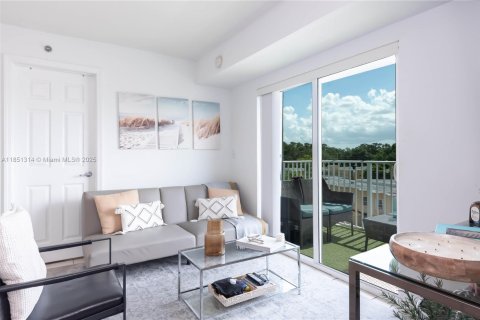 Condo in Miami, Florida, 2 bedrooms  № 1887284 - photo 9