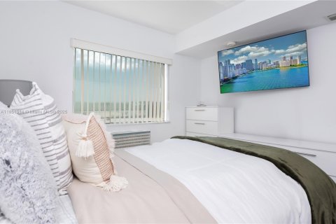 Condo in Miami, Florida, 2 bedrooms  № 1887284 - photo 21