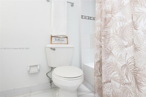 Condo in Miami, Florida, 2 bedrooms  № 1887284 - photo 29