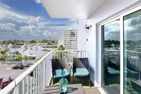 Condo in Miami, Florida, 2 bedrooms  № 1887284 - photo 16