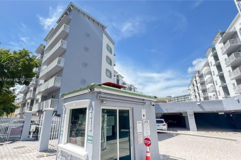 Condo in Miami, Florida, 2 bedrooms  № 1887284 - photo 2