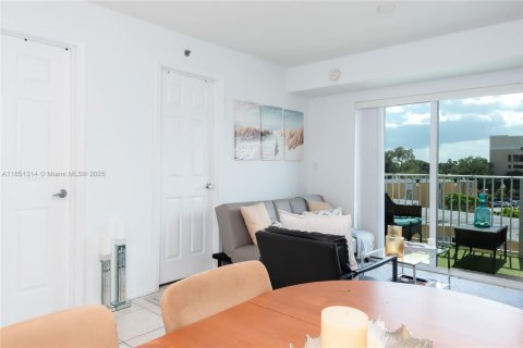Condo in Miami, Florida, 2 bedrooms  № 1887284 - photo 8