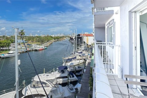 Condo in Miami, Florida, 2 bedrooms  № 1887284 - photo 19