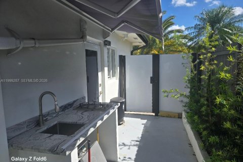 Immobilier commercial à louer à Miami, Floride: 1 chambre, 46.45 m2 № 2068081 - photo 2