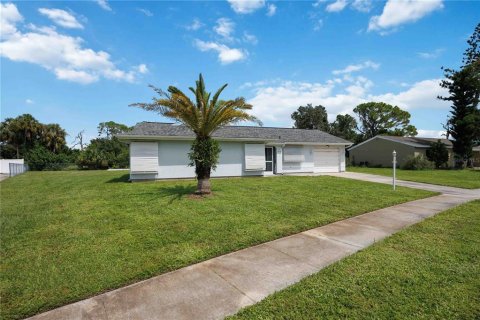 Casa en North Port, Florida 3 dormitorios, 147.25 m2 № 2383942