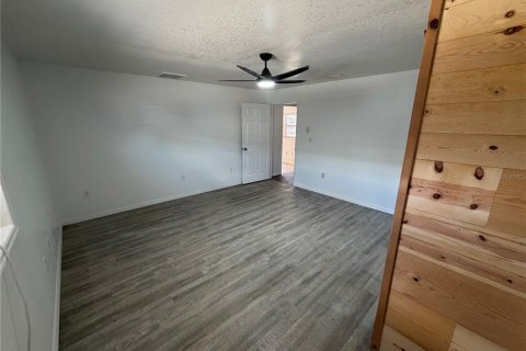 Apartamento en alquiler en Fruitland Park, Florida, 1 dormitorio, 130.06 m2 № 2099307 - foto 5