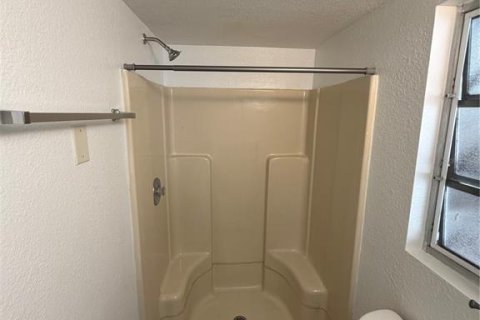 Apartamento en alquiler en Fruitland Park, Florida, 1 dormitorio, 130.06 m2 № 2099307 - foto 7
