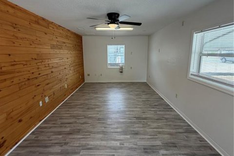 Apartamento en Fruitland Park, Florida 1 dormitorio, 130.06 m2 № 2099307