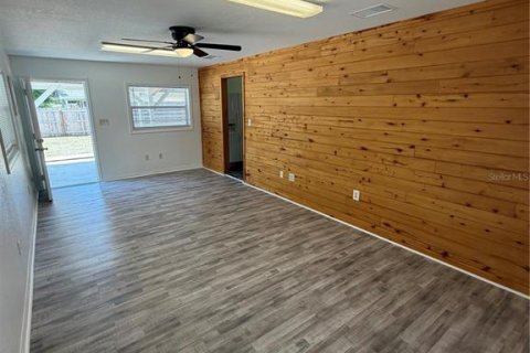 Apartamento en alquiler en Fruitland Park, Florida, 1 dormitorio, 130.06 m2 № 2099307 - foto 14
