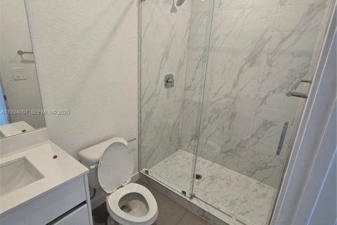 Immobilier commercial à louer à Naranja, Floride: 1 chambre № 1992261 - photo 2