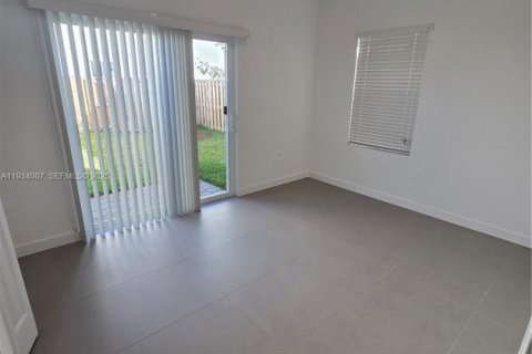 Immobilier commercial à louer à Naranja, Floride: 1 chambre № 1992261 - photo 7