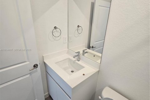 Immobilier commercial à louer à Naranja, Floride: 1 chambre № 1992261 - photo 3