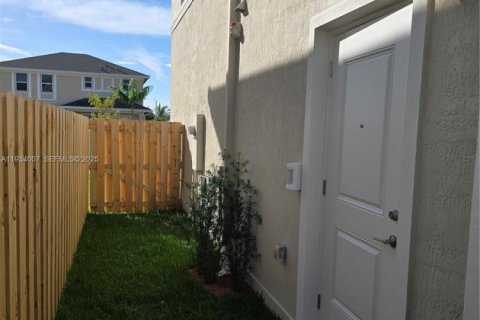 Immobilier commercial à louer à Naranja, Floride: 1 chambre № 1992261 - photo 11