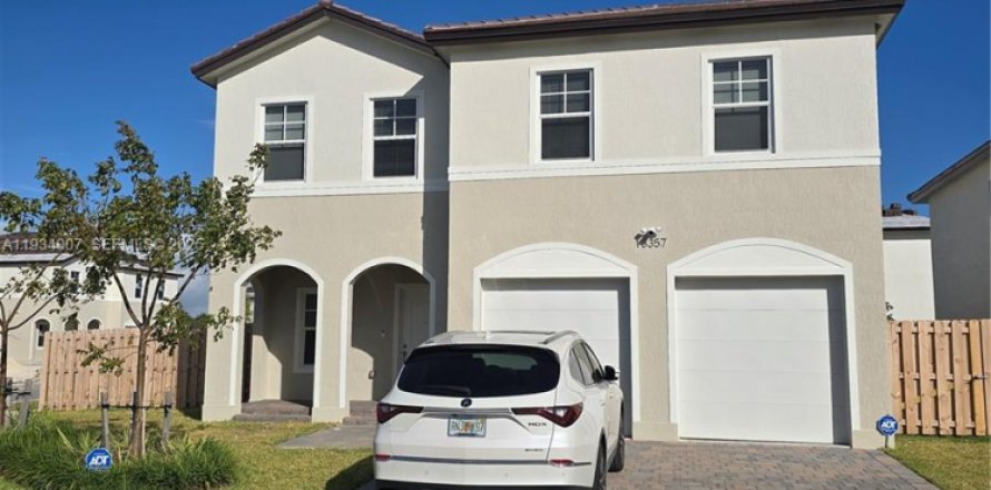 Immobilier commercial à Naranja, Floride 1 chambre № 1992261