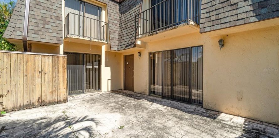 Townhouse in Fort Myers, Florida 2 bedrooms, 117.06 sq.m. № 1721370