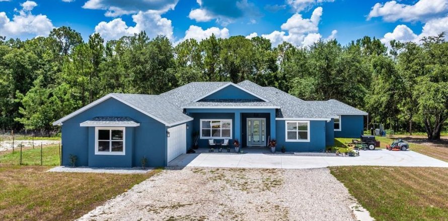 House in Deltona, Florida 5 bedrooms, 287.72 sq.m. № 1803787