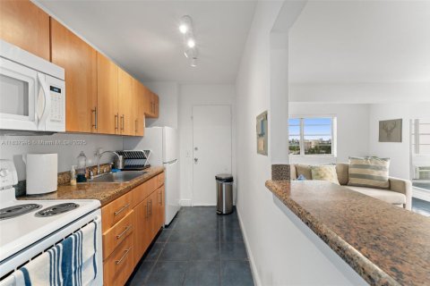 Condo in North Bay Village, Florida, 1 bedroom  № 1823596 - photo 10