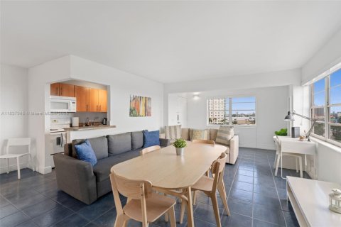 Condo in North Bay Village, Florida, 1 bedroom  № 1823596 - photo 9