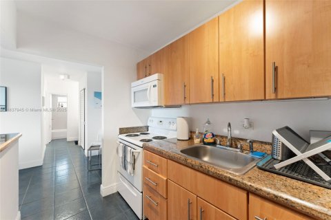 Condo in North Bay Village, Florida, 1 bedroom  № 1823596 - photo 11
