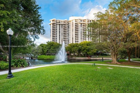 Condo in Miami, Florida, 2 bedrooms  № 1700860 - photo 18