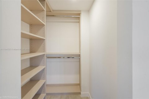 Condo in Miami, Florida, 2 bedrooms  № 1700860 - photo 13