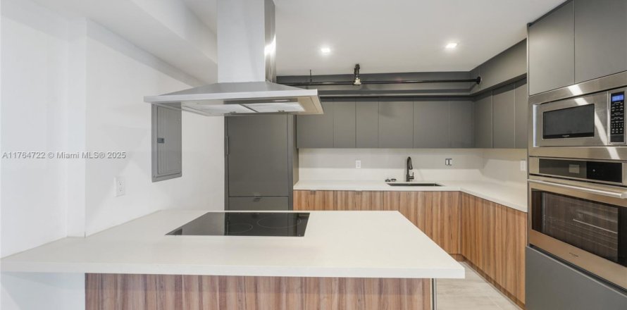 Condo in Miami, Florida, 2 bedrooms  № 1700860