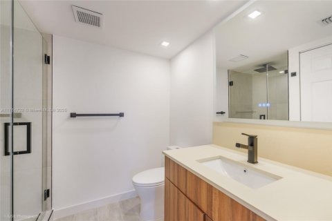 Condo in Miami, Florida, 2 bedrooms  № 1700860 - photo 11