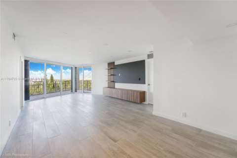 Condo in Miami, Florida, 2 bedrooms  № 1700860 - photo 4