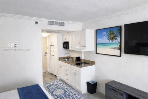 Купить кондоминиум в Санни-Айлс-Бич, Флорида 39.02м2, № 2009702 - фото 17