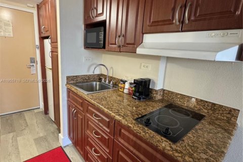 Купить кондоминиум в Санни-Айлс-Бич, Флорида 39.02м2, № 2009702 - фото 4