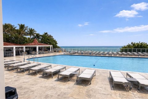Купить кондоминиум в Санни-Айлс-Бич, Флорида 39.02м2, № 2009702 - фото 10