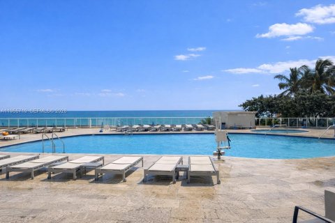 Купить кондоминиум в Санни-Айлс-Бич, Флорида 39.02м2, № 2009702 - фото 12