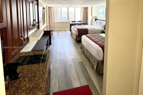 Купить кондоминиум в Санни-Айлс-Бич, Флорида 39.02м2, № 2009702 - фото 3