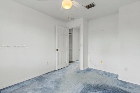 House in Hollywood, Florida 3 bedrooms, 129.97 sq.m. № 2048459 - photo 8