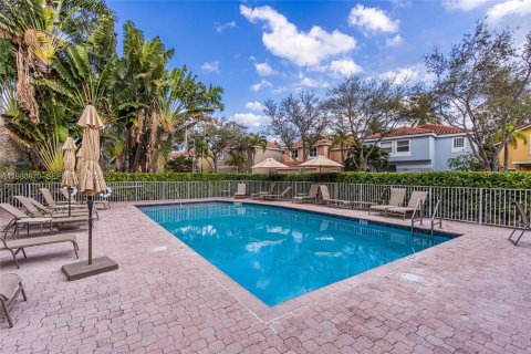 House in Hollywood, Florida 3 bedrooms, 129.97 sq.m. № 2048459 - photo 3