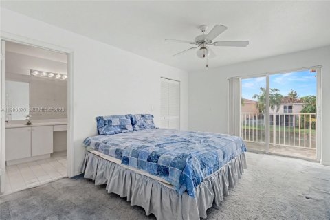 House in Hollywood, Florida 3 bedrooms, 129.97 sq.m. № 2048459 - photo 12