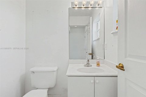 House in Hollywood, Florida 3 bedrooms, 129.97 sq.m. № 2048459 - photo 17