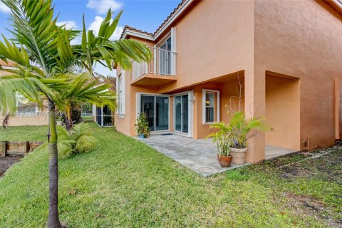 House in Hollywood, Florida 3 bedrooms, 129.97 sq.m. № 2048459 - photo 4