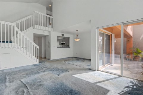 House in Hollywood, Florida 3 bedrooms, 129.97 sq.m. № 2048459 - photo 22