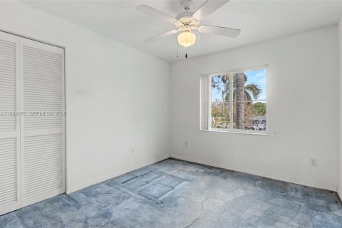 House in Hollywood, Florida 3 bedrooms, 129.97 sq.m. № 2048459 - photo 7