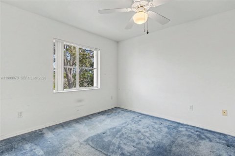 House in Hollywood, Florida 3 bedrooms, 129.97 sq.m. № 2048459 - photo 10