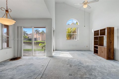 House in Hollywood, Florida 3 bedrooms, 129.97 sq.m. № 2048459 - photo 20