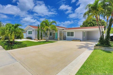 House in Lake Worth, Florida 3 bedrooms, 156.82 sq.m. № 2366060