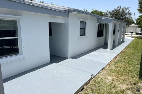 Снять в аренду виллу или дом в Холливуд, Флорида 2 спальни, 60.2м2, № 1970691 - фото 4