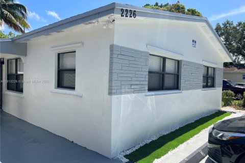 Снять в аренду виллу или дом в Холливуд, Флорида 2 спальни, 60.2м2, № 1970691 - фото 2