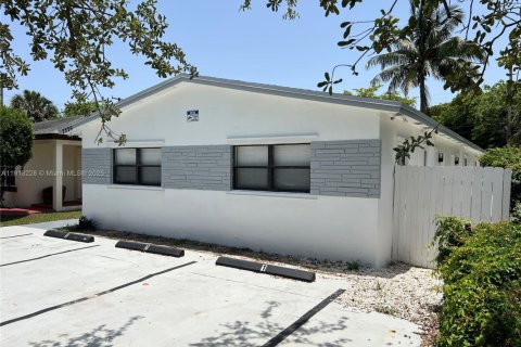 Снять в аренду виллу или дом в Холливуд, Флорида 2 спальни, 60.2м2, № 1970691 - фото 3
