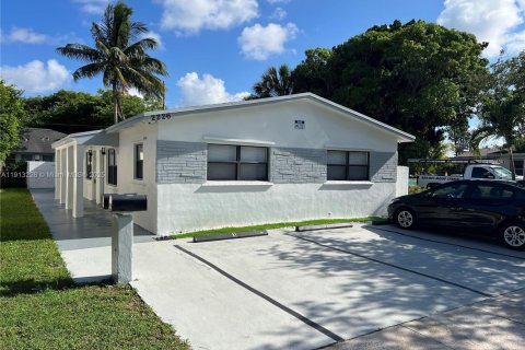 Снять в аренду виллу или дом в Холливуд, Флорида 2 спальни, 60.2м2, № 1970691 - фото 1